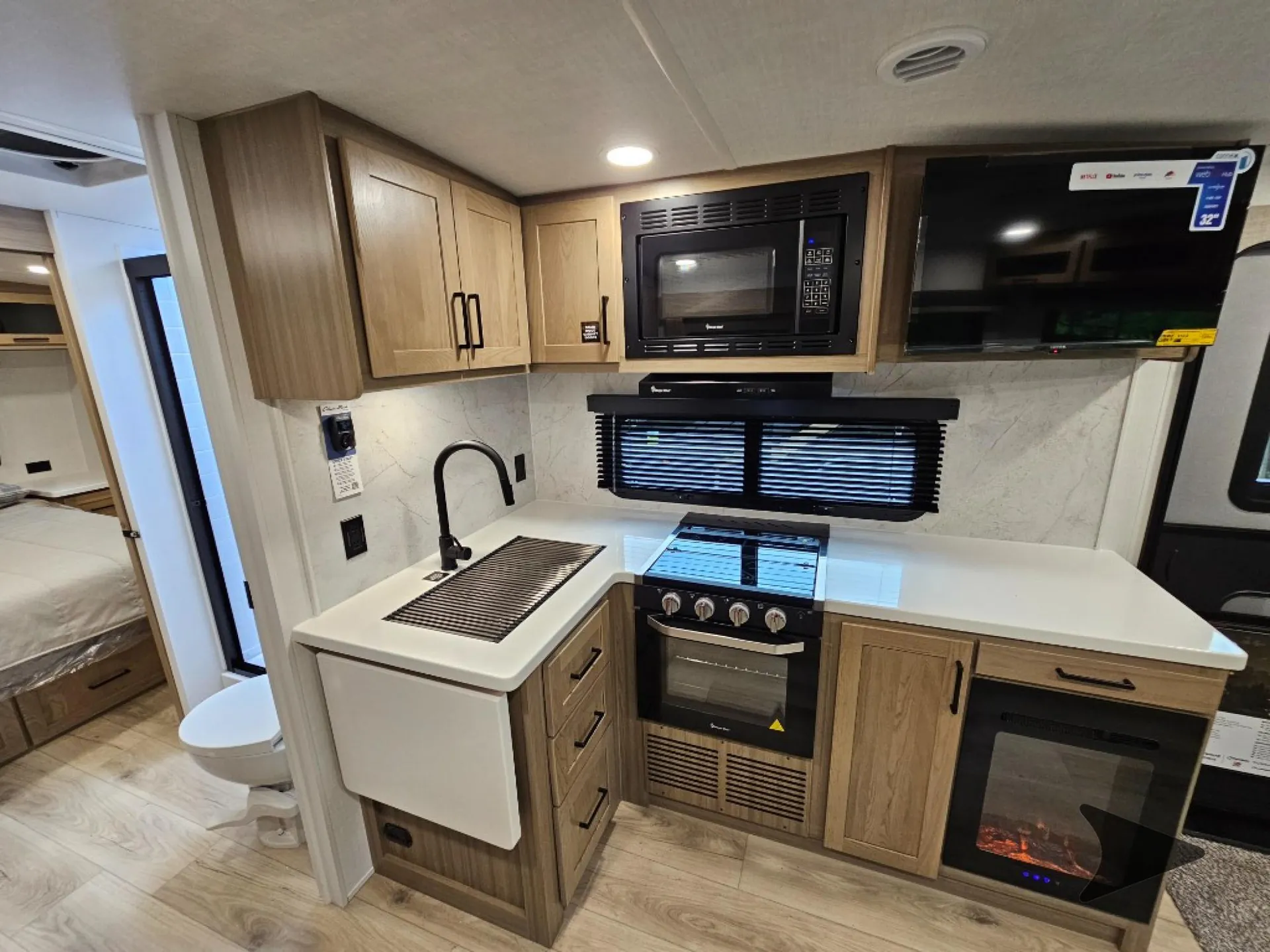 2027 Forest River Rockwood Ultra Lite 2618RD — Photo 5