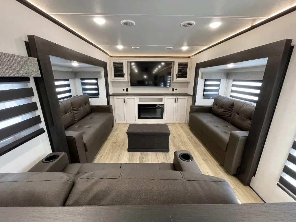 2026 Forest River Sabre 37FLH — Photo 7