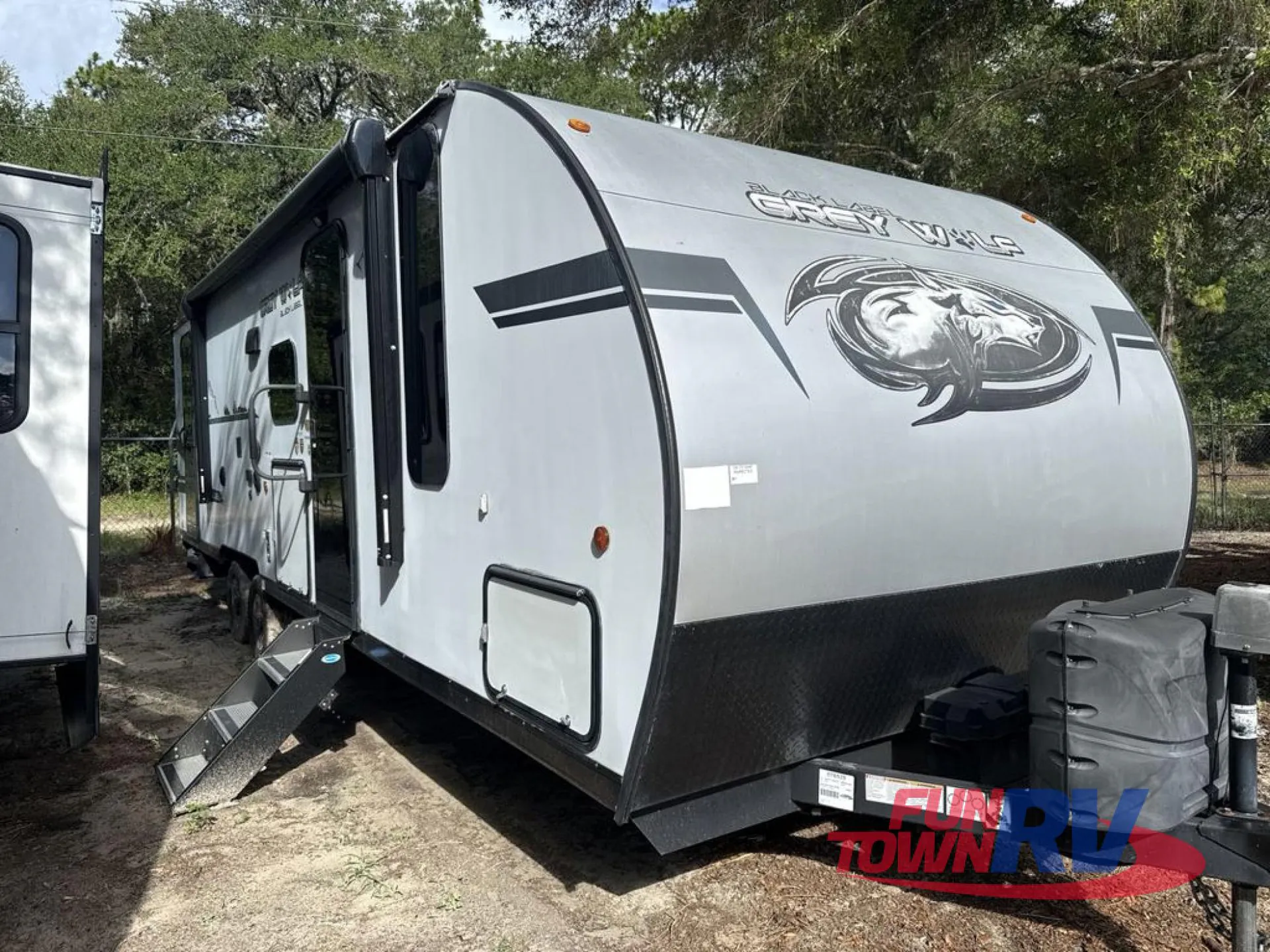 2021 Forest River Cherokee Grey Wolf Black Label 26DBHBL - Photo 2
