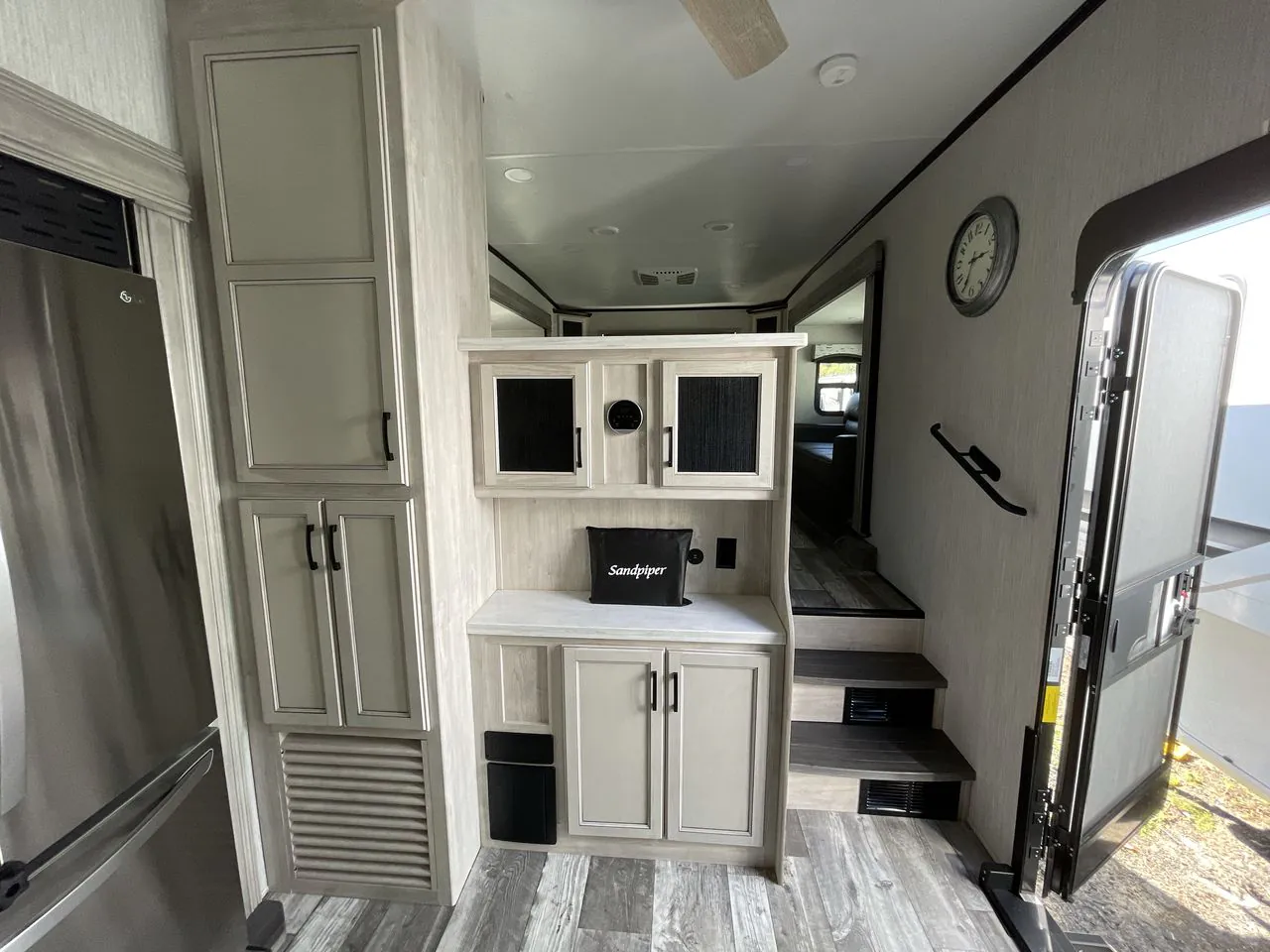 2023 Forest River Sandpiper Luxury 391FLRB - Photo 4