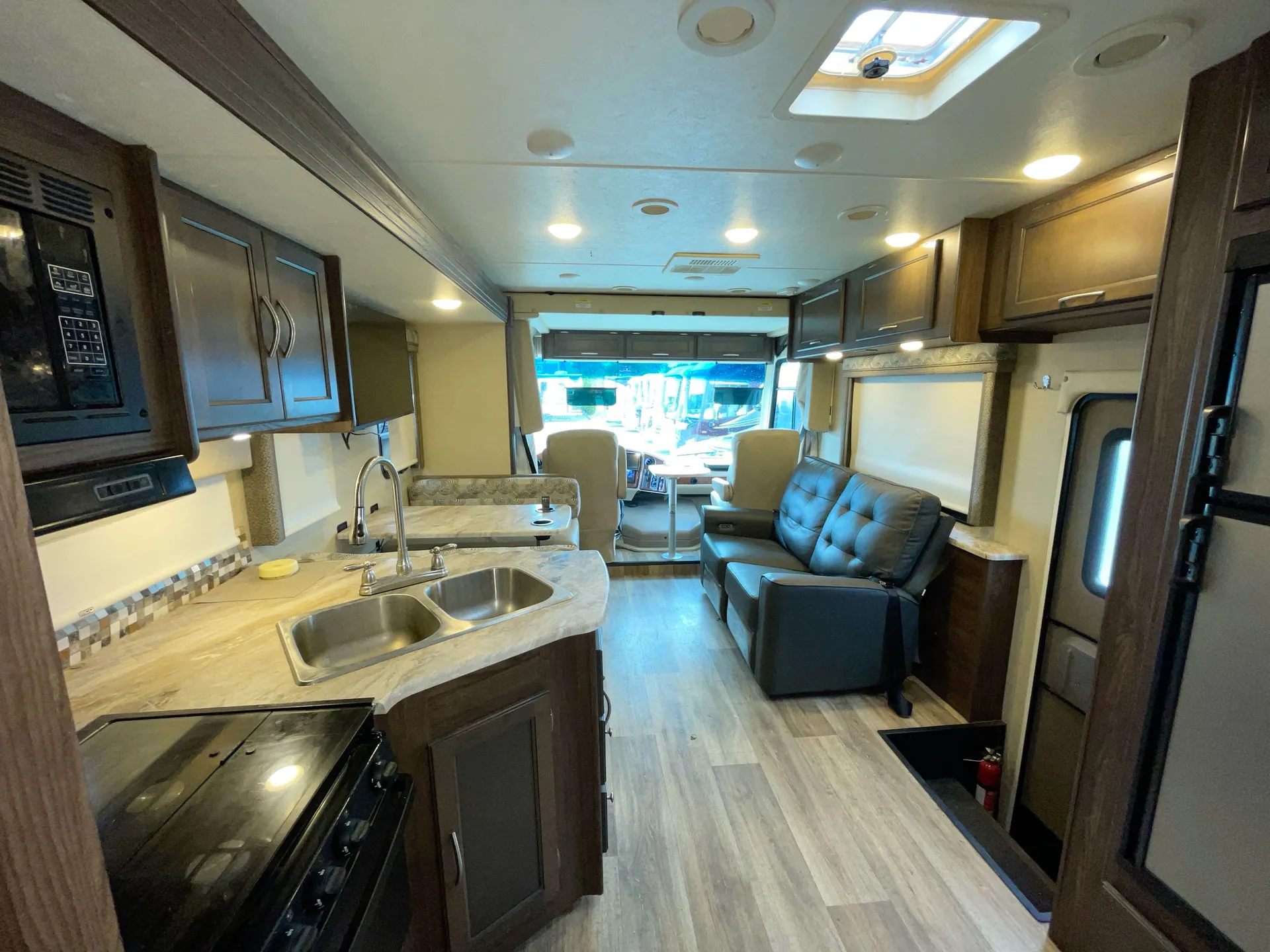 2019 Coachmen Pursuit 31BH — living area main