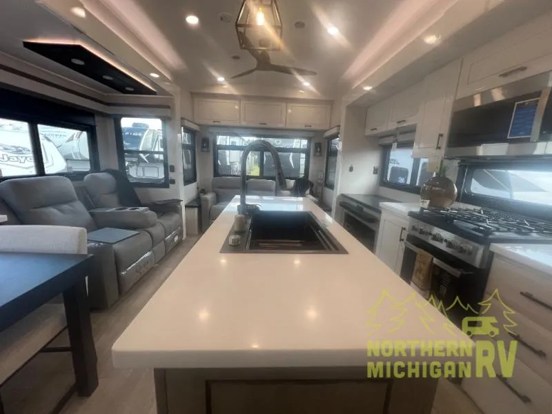 2026 Jayco Pinnacle 32RLTS - Photo 4