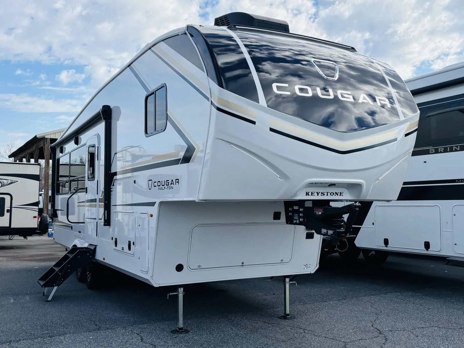 2026 Keystone COUGAR HALF-TON 26RES - Photo 2
