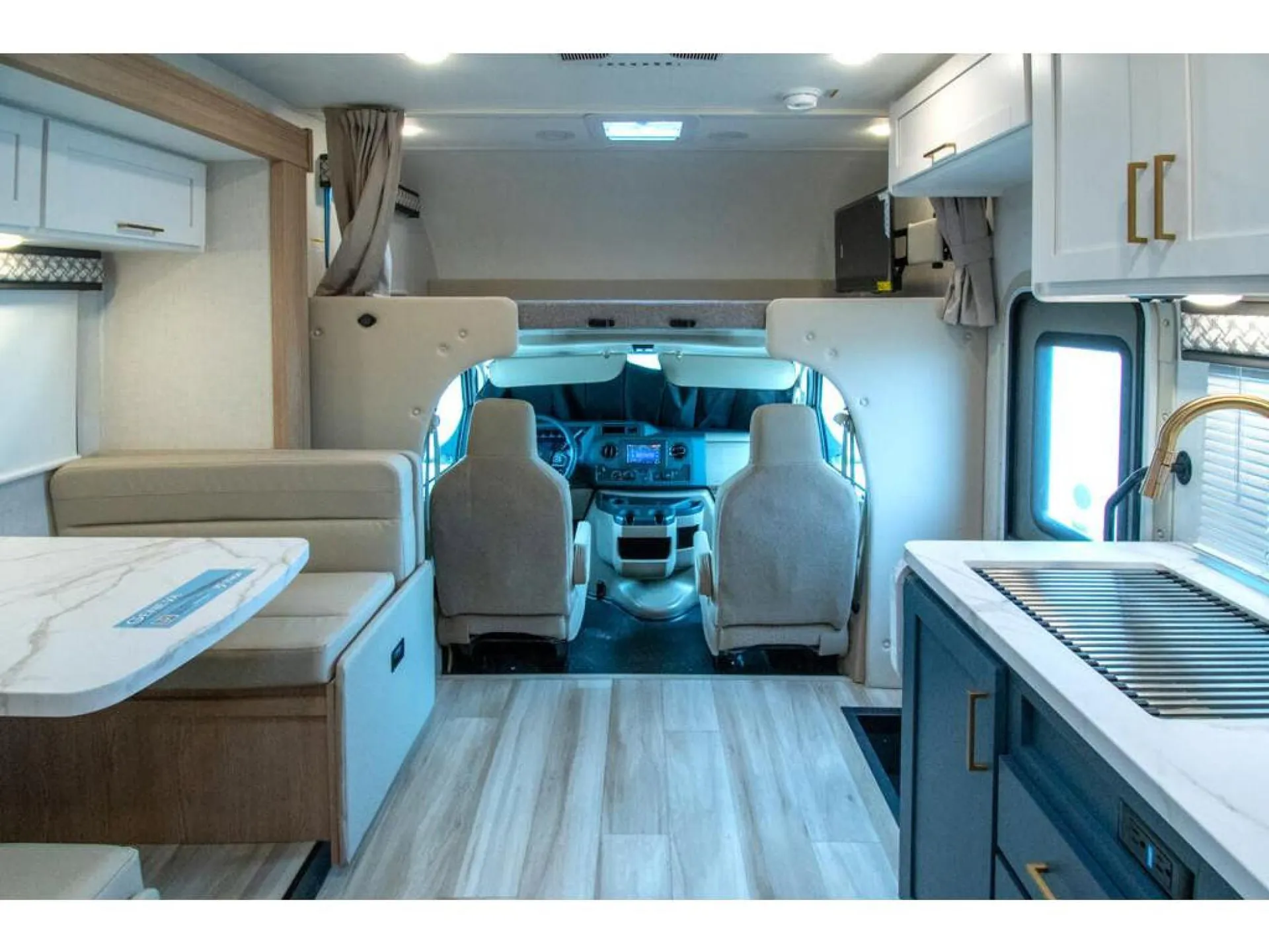 2027 Thor Motor Coach Geneva 25VZ - Photo 3
