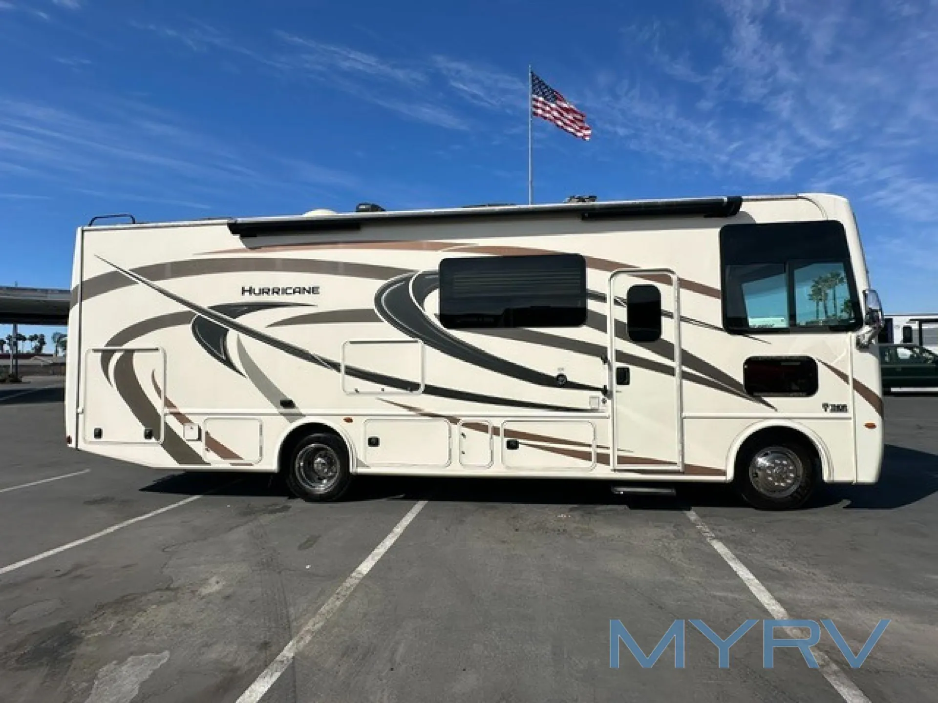 2019 Thor Motor Coach Hurricane 29M - Photo 2