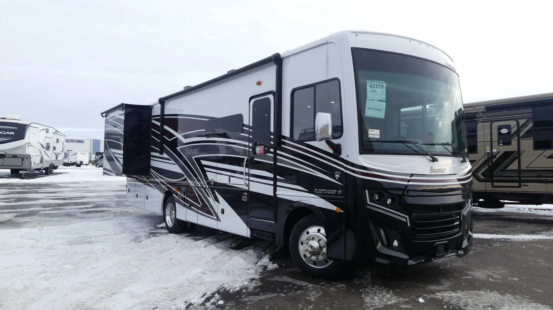 2026 Fleetwood Bounder 33C - Photo 2