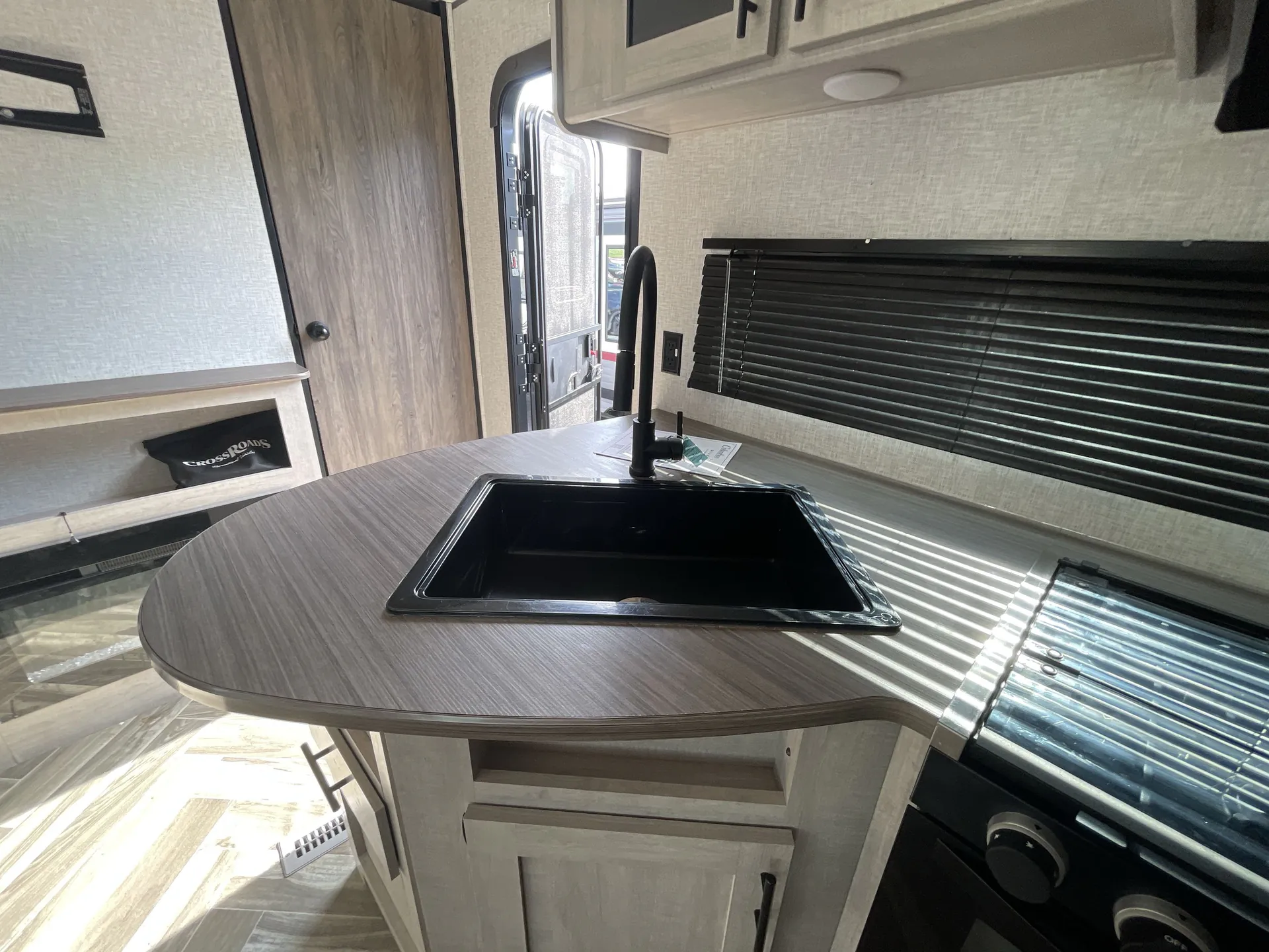 2025 CrossRoads Zinger 290QB — living area main