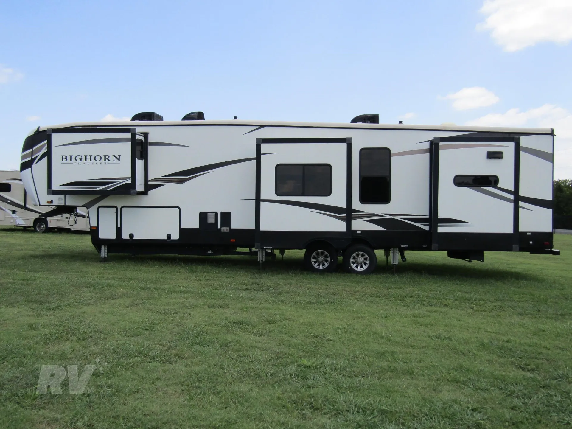 2020 Heartland Bighorn Traveler 39RK - Photo 4