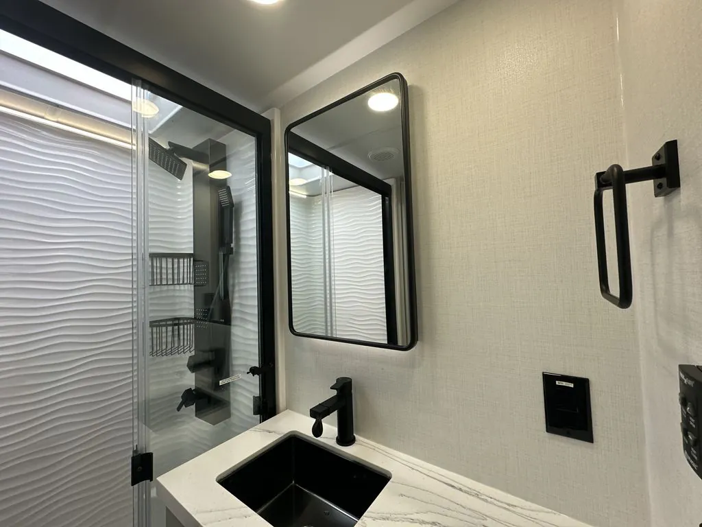 2026 Brinkley Model G 3950, Photos photo 21