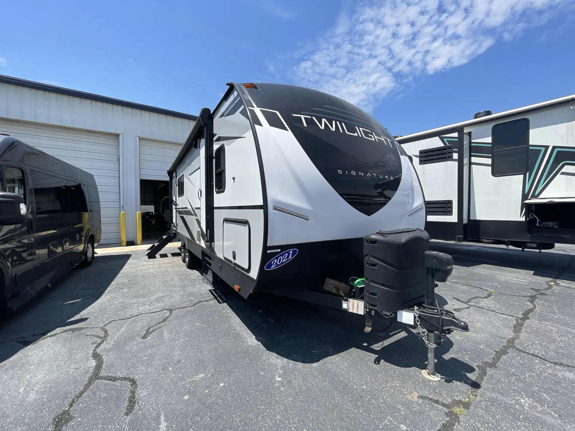 2021 Cruiser RV Twilight Signature TWS 2400 - Photo 2