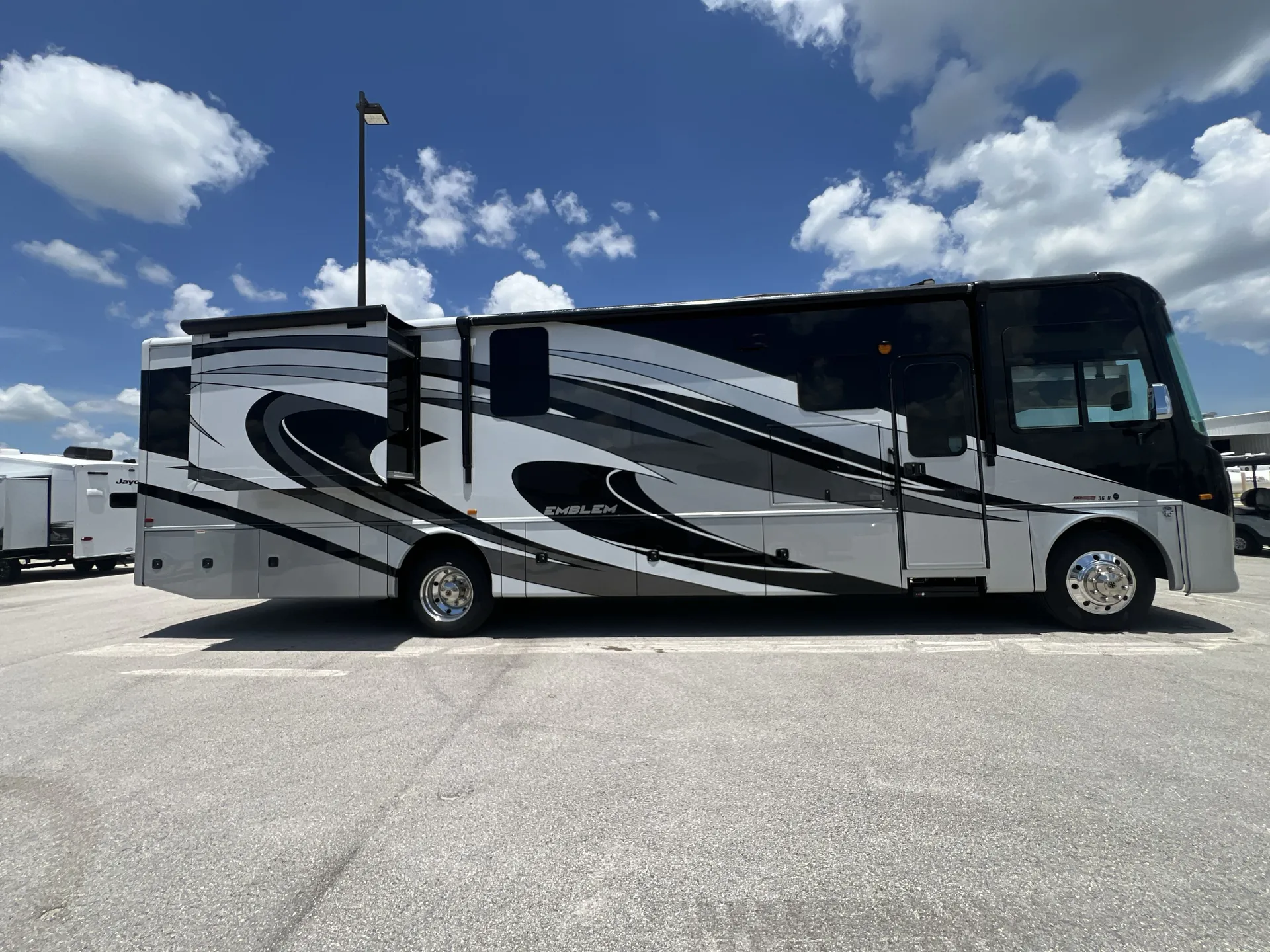 2020 entegra coach Emblem 36U — campside