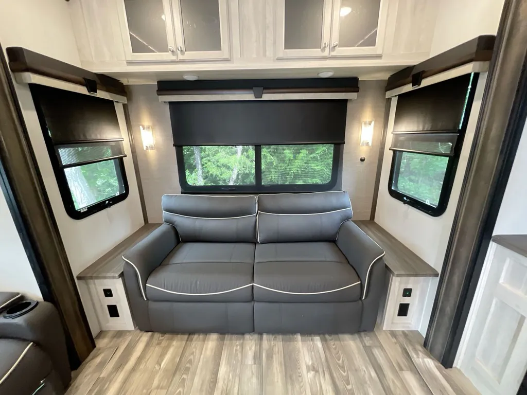 2023 Forest River Cardinal Luxury 380RLX, Photos photo 17