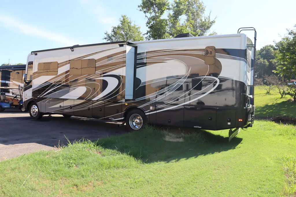 2019 Forest River Georgetown 369DS — Photo 6