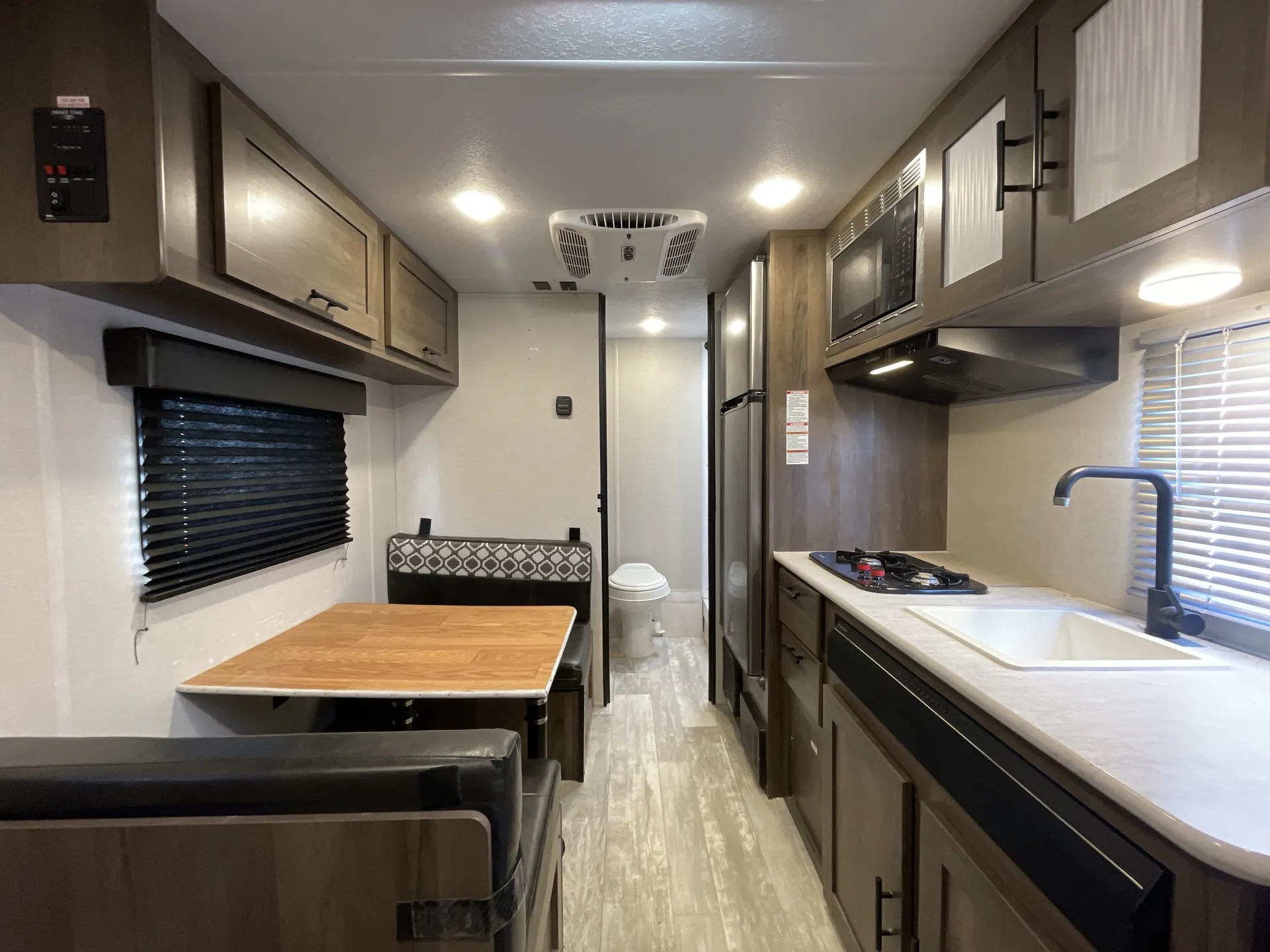 2021 Prime Time Avenger 17FQS — living area main