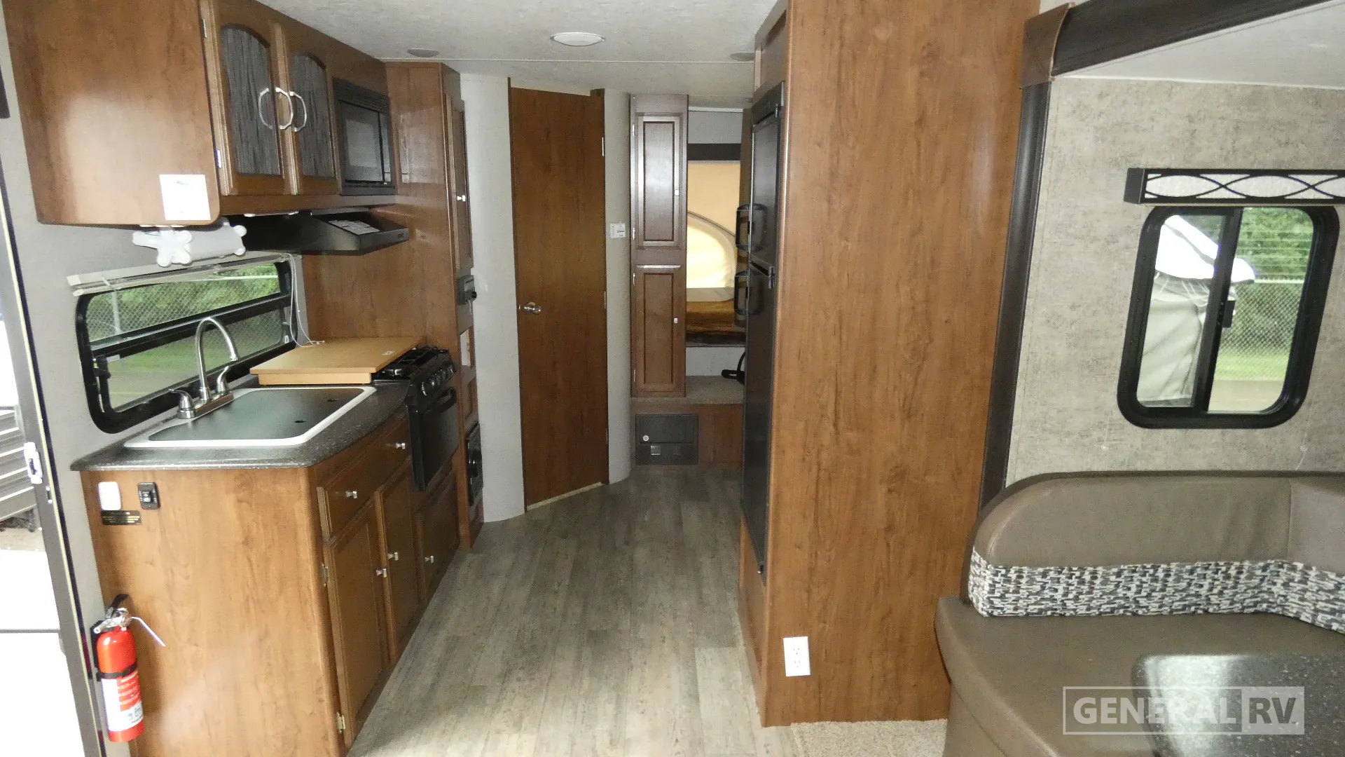 2018 Coachmen Freedom Express Ultra Lite 23 TQX - Photo 3