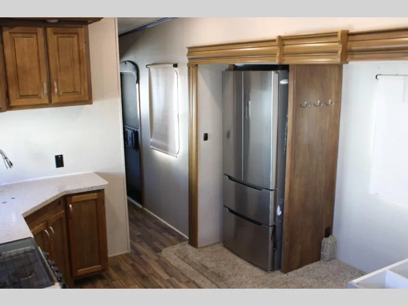 2019 Shasta RVs Phoenix 370FE - Photo 2