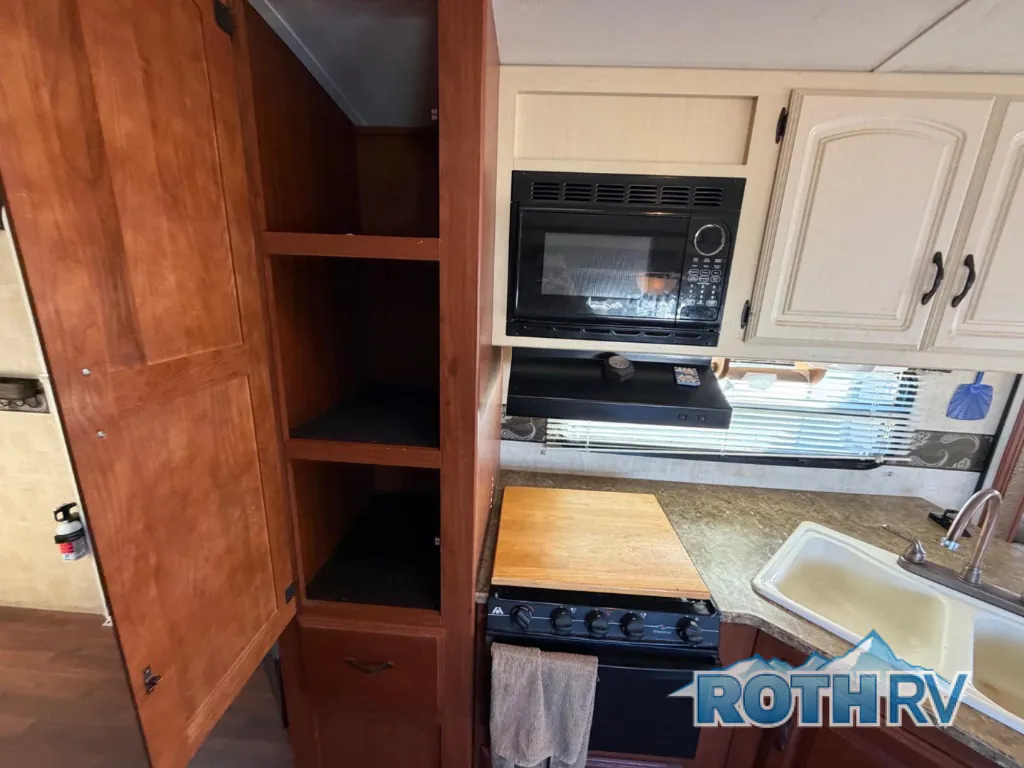 2011 Keystone Outback 298RE, Photos photo 17