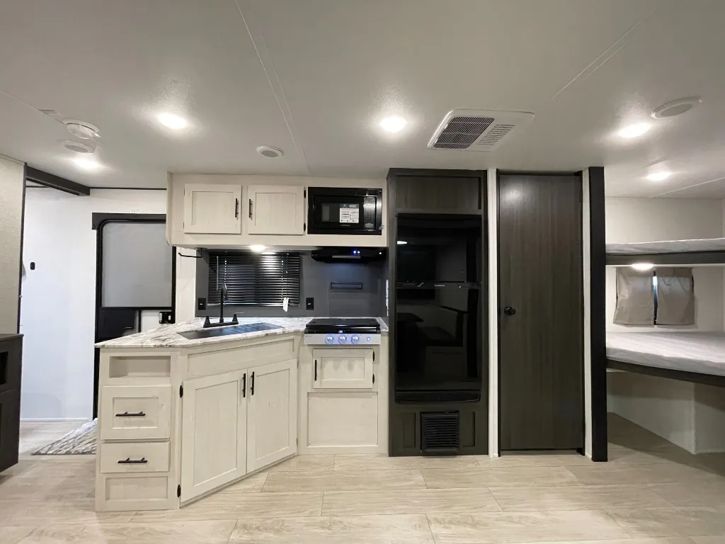 2027 Shasta I-5 527BHS, Photos photo 9