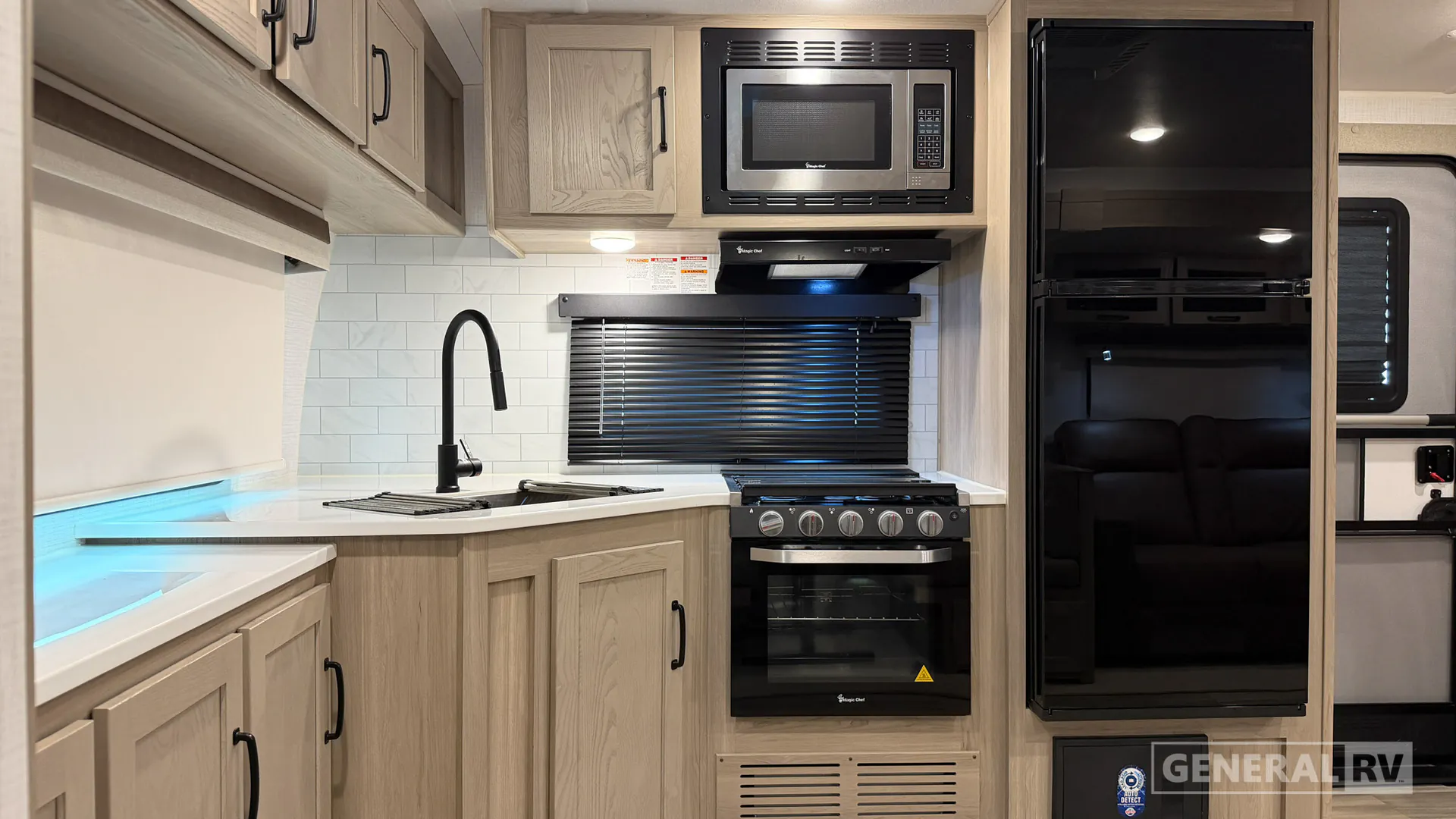 2024 Forest River Rockwood Ultra Lite 2608BS — Photo 6