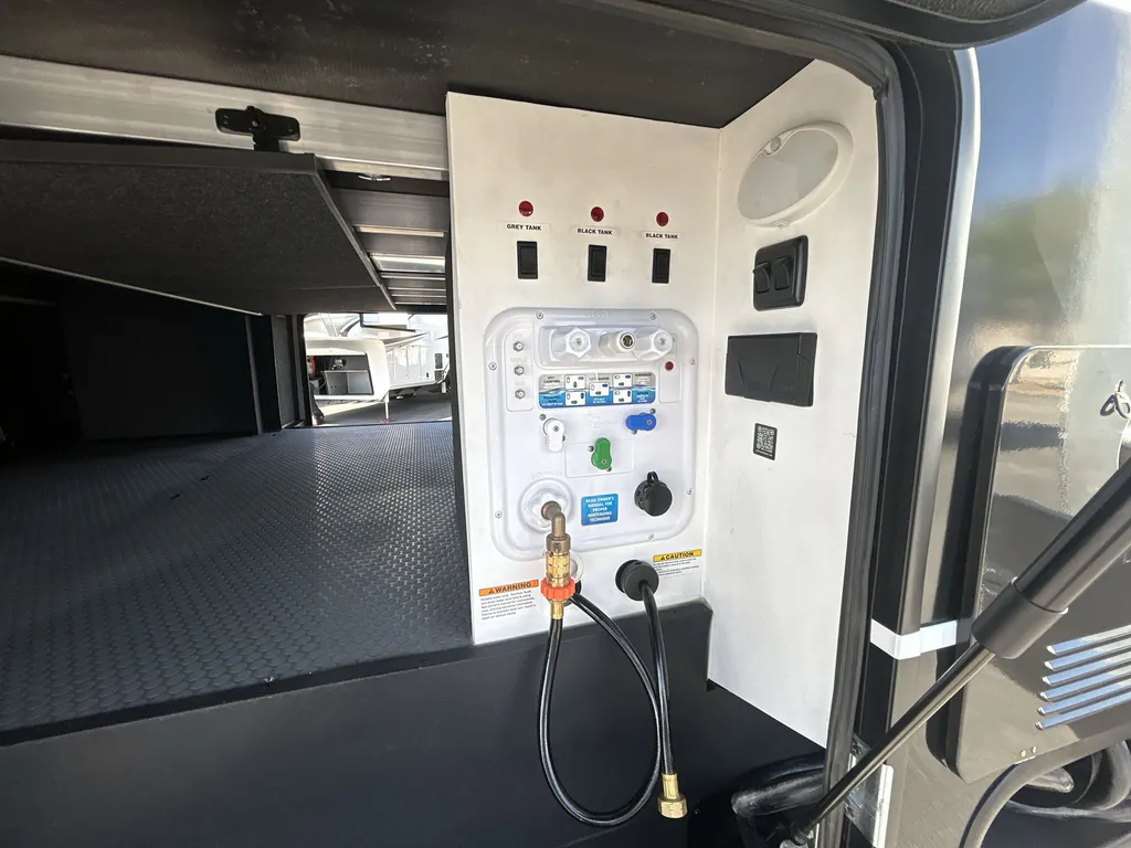 2025 Brinkley Model G 4000, Photos photo 34