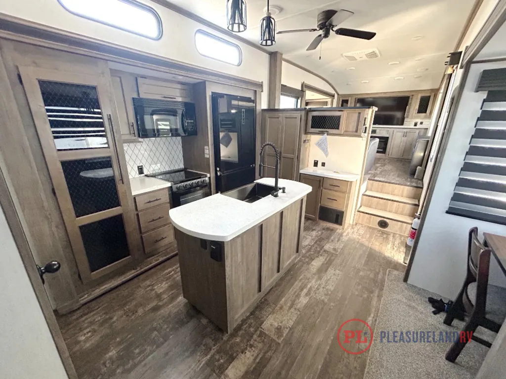 2022 Forest River Sabre 37FLH, Photos photo 15