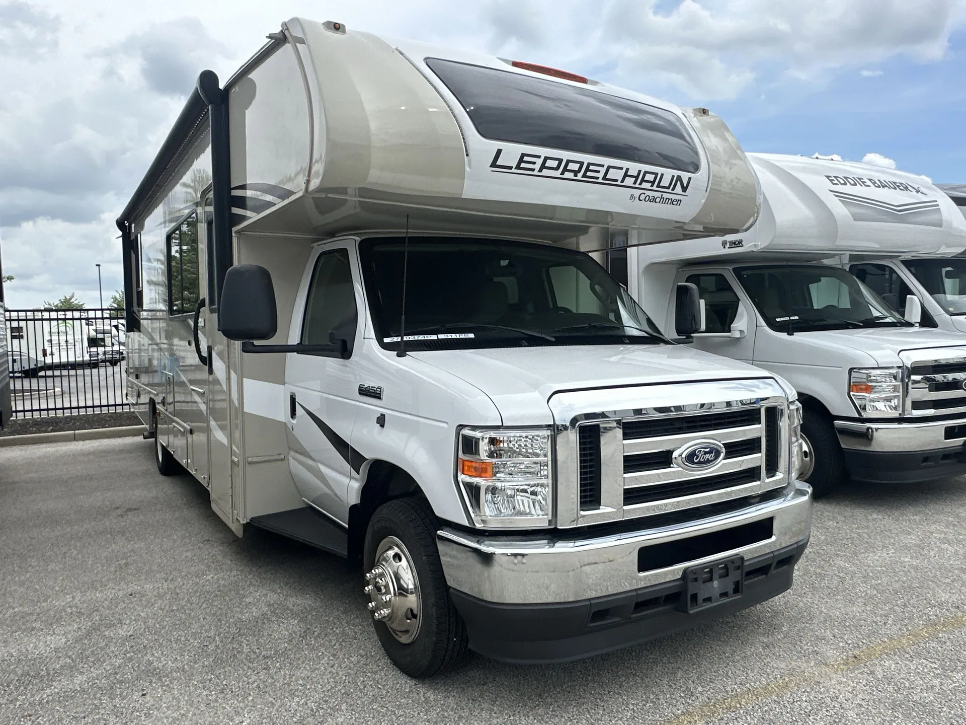 2023 Coachmen Leprechaun 311FS - Photo 2