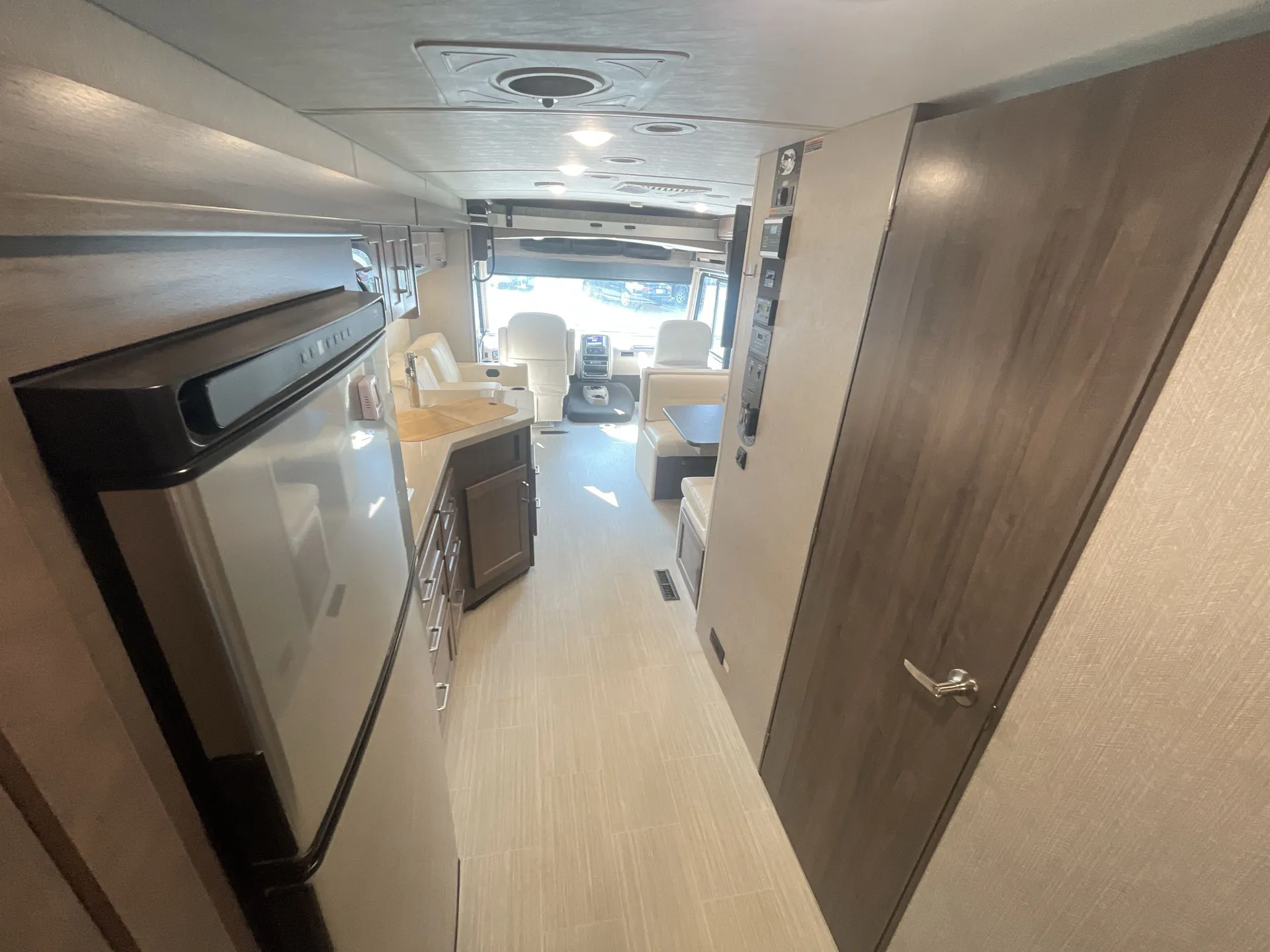 2022 Winnebago Adventurer 29B - Photo 4