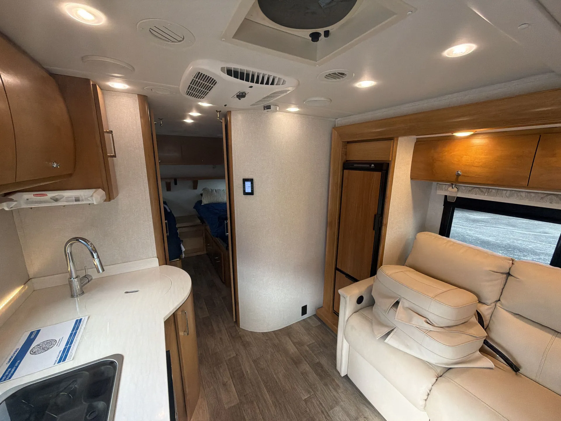 2019 Tiffin Wayfarer 24 TW — living area main
