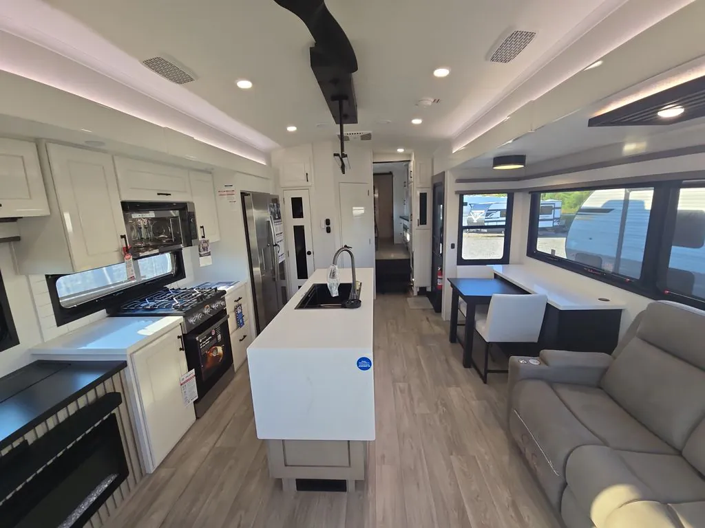 2027 Jayco Pinnacle 36FBTS, Photos photo 9