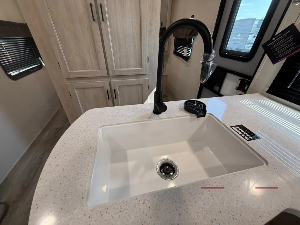 2026 Coachmen Catalina Legacy Edition 273DBHCK, Photos photo 38