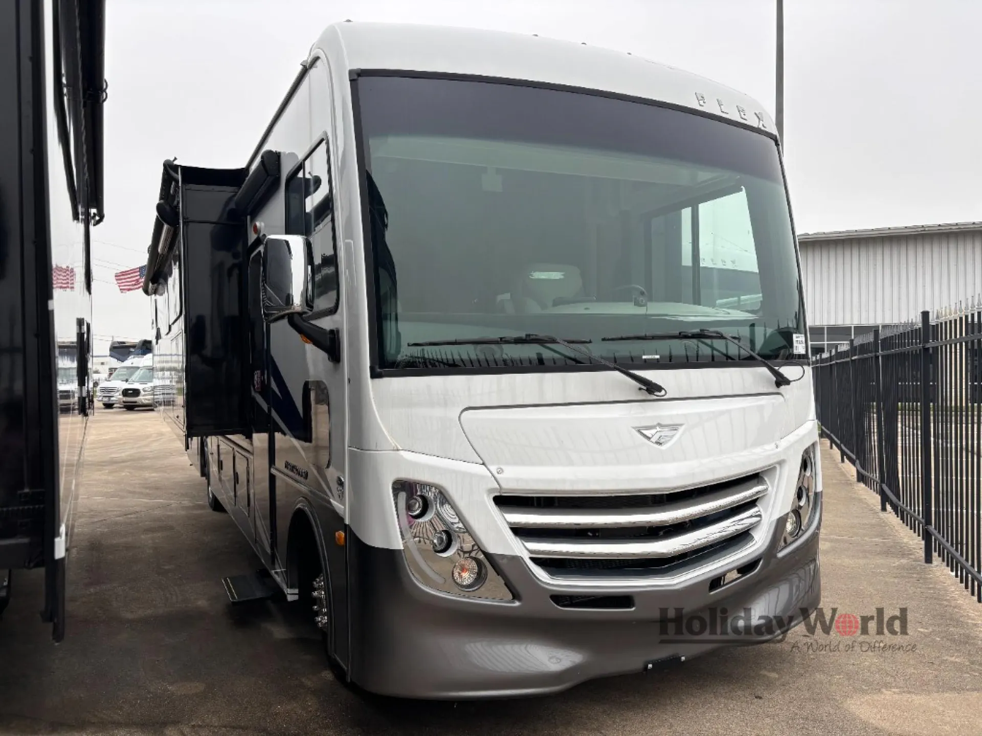 2025 Fleetwood Flex 35R - Photo 2