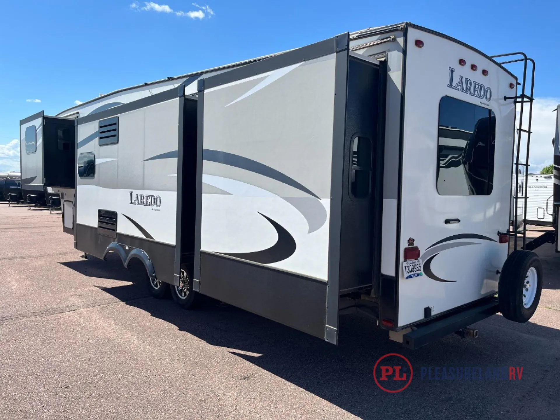 2017 Keystone RV Laredo 340FL - Photo 4