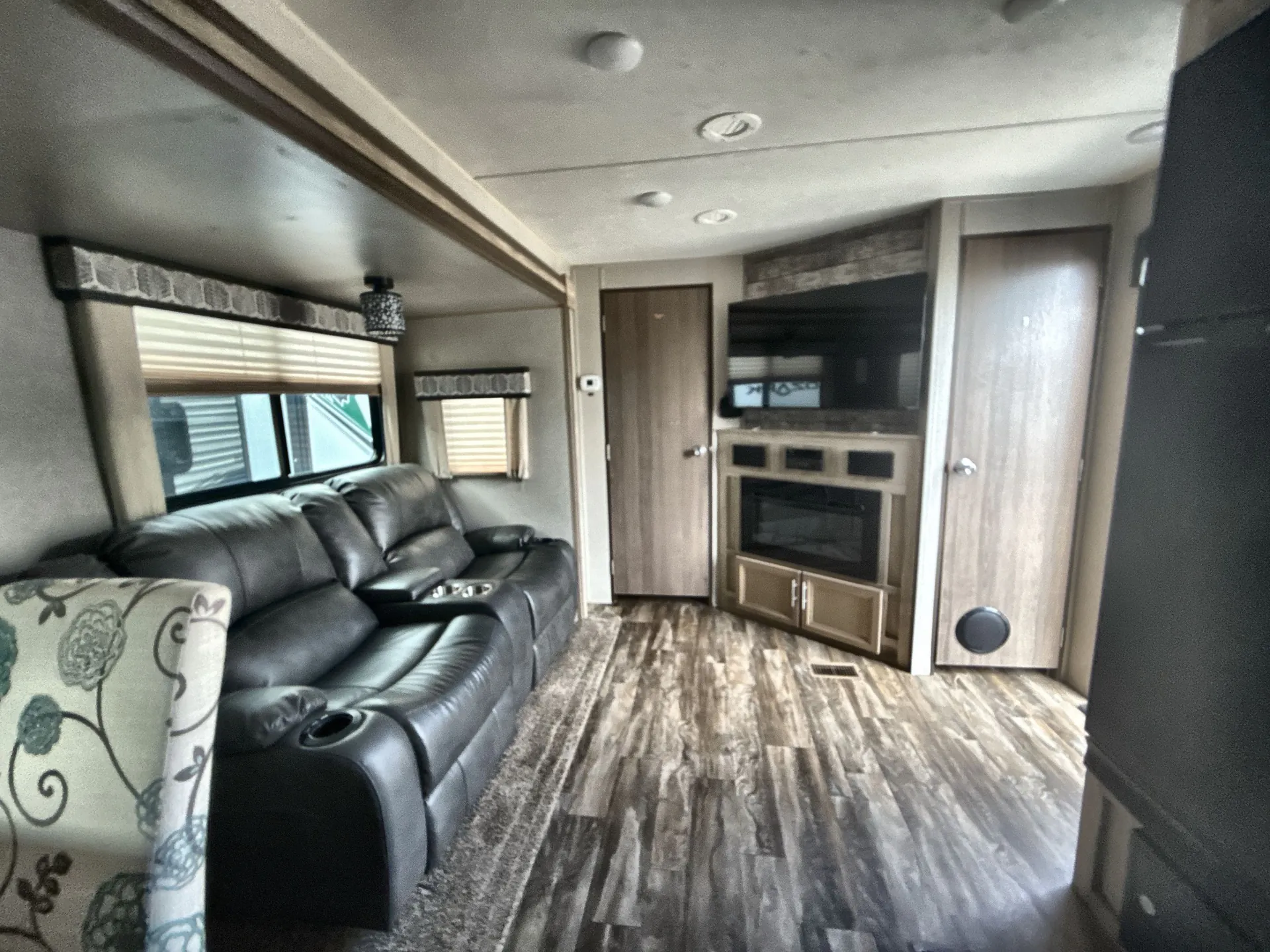 2021 Coachmen Catalina Legacy Edition 303QBCK — living area main