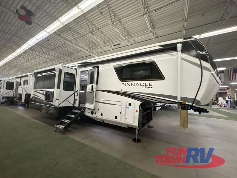 2026 Jayco Pinnacle 32RLTS - Photo 2