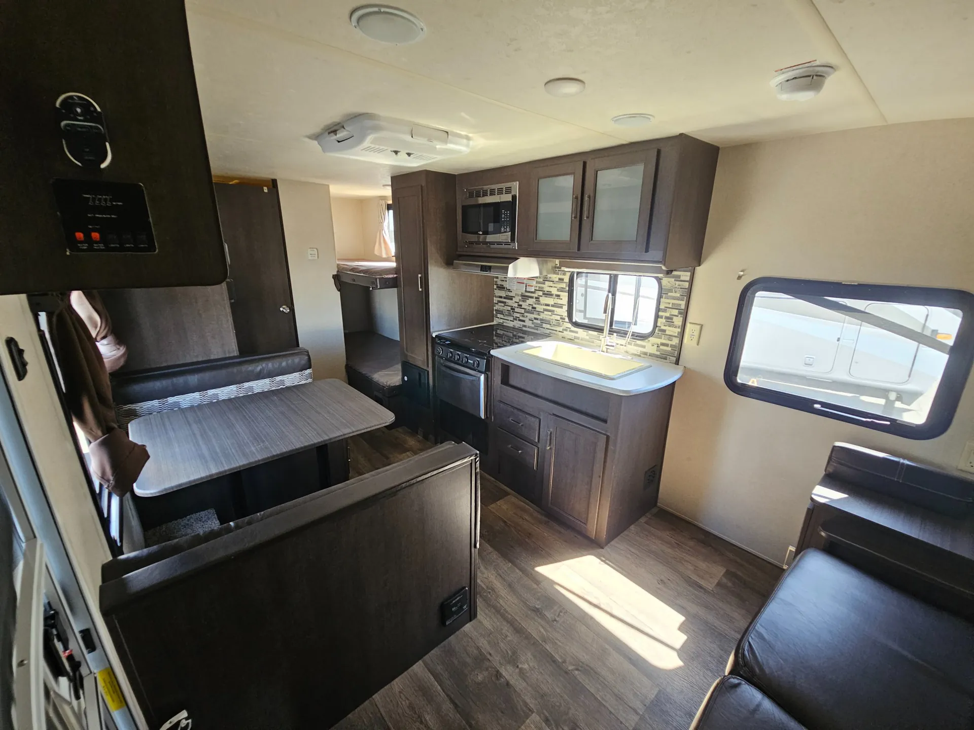 2018 Forest River Wildwood X-Lite 201BHXL — Photo 5