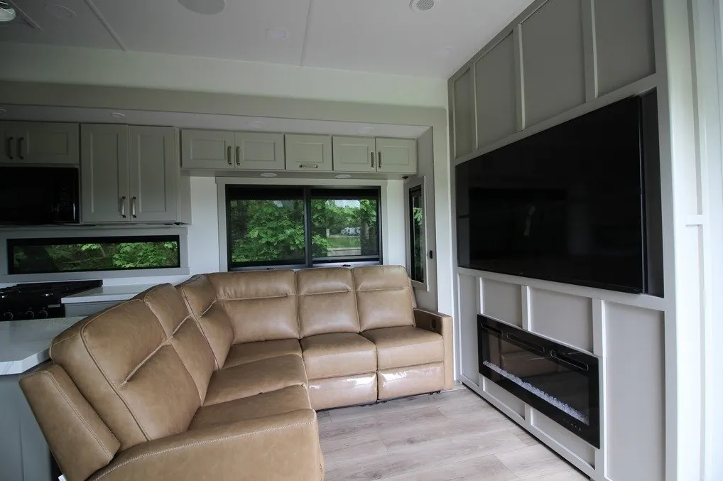 2025 Brinkley Model G 3250, Photos photo 14