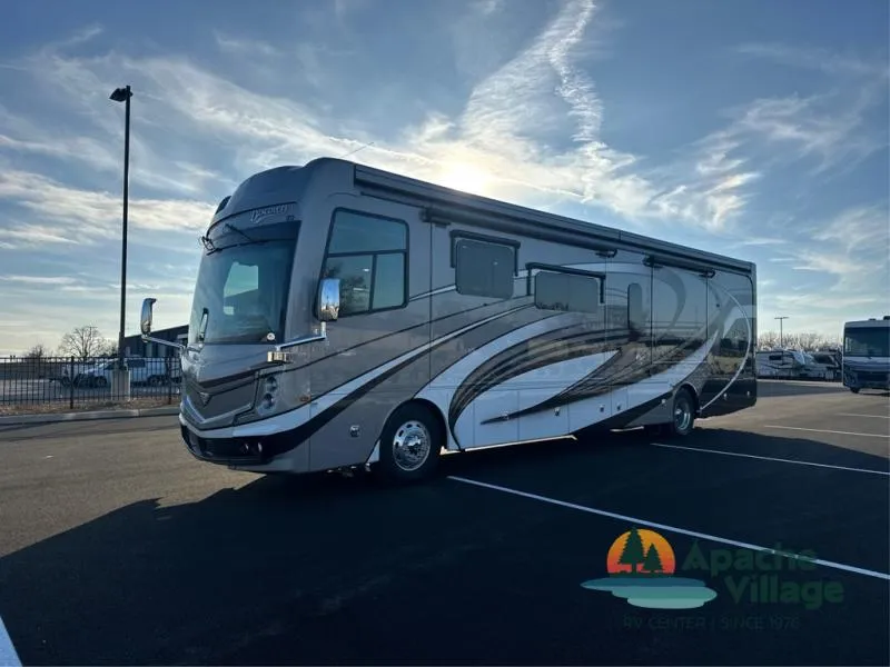 2024 Fleetwood Discovery LXE 40M - Photo 2