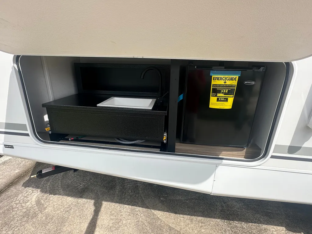 2026 Coachmen Freedom Express Select 30SE, Photos photo 11