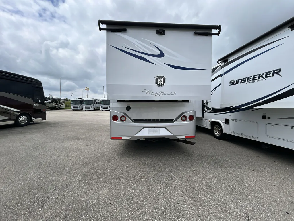2018 Tiffin Wayfarer 24 QW, Photos photo 2