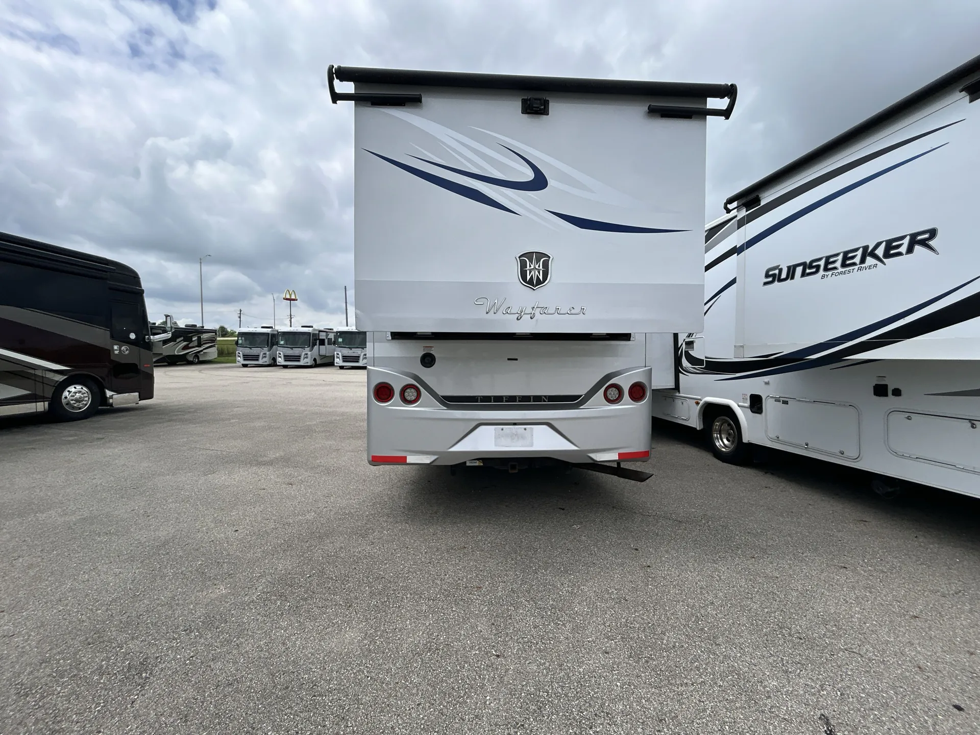 2018 Tiffin Wayfarer 24 QW — living area main