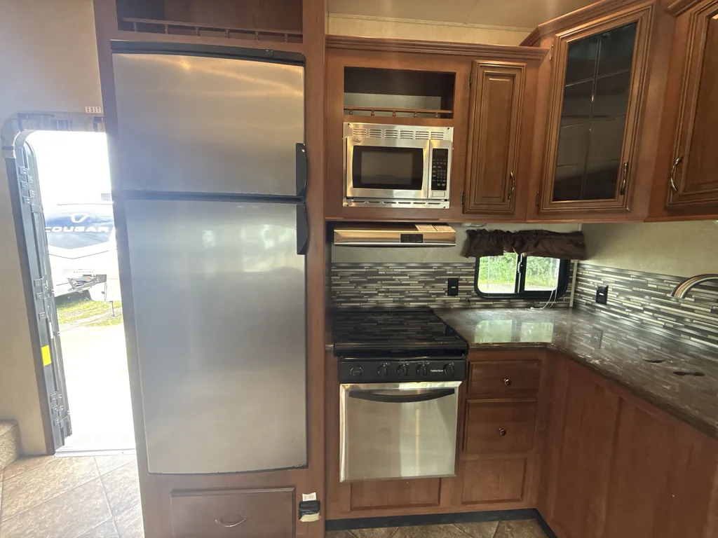 2015 Forest River Sierra 365SAQB, Photos photo 9