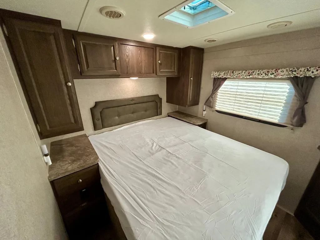 2017 Forest River Flagstaff Micro Lite 25FKS, Photos photo 20