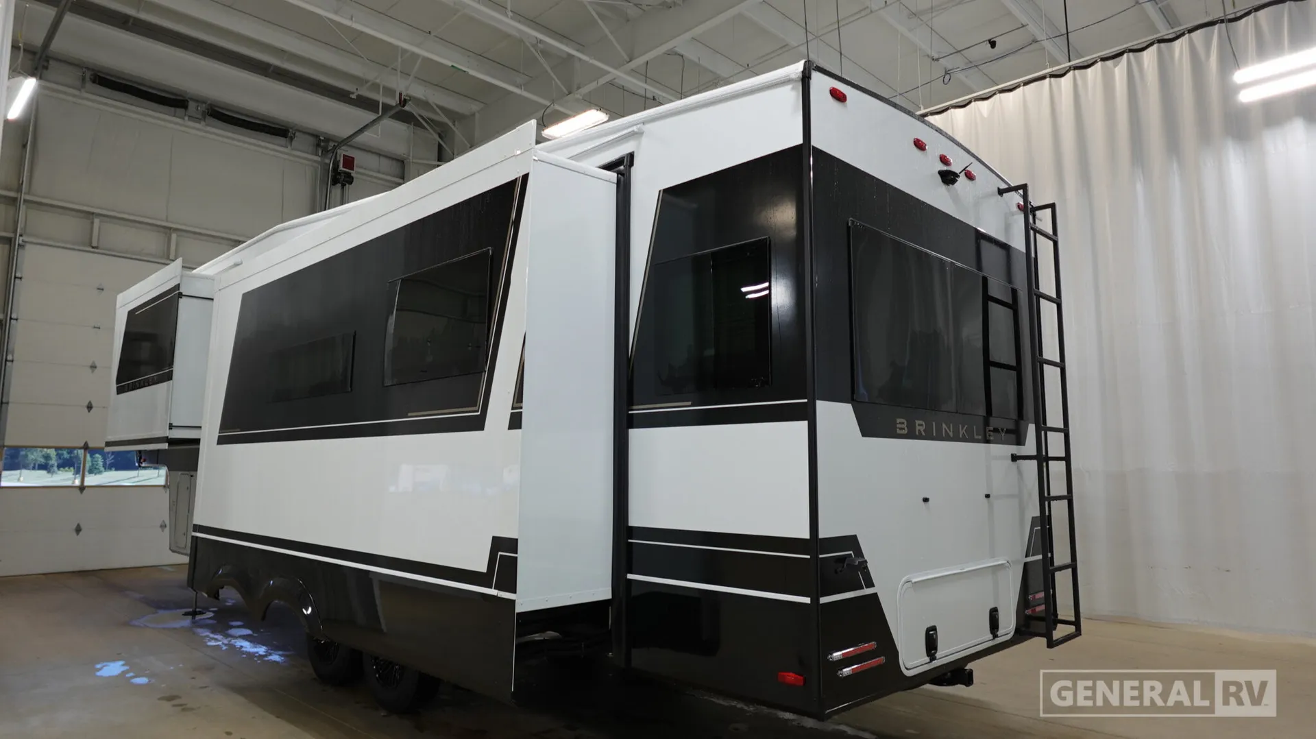 2027 Brinkley Model Z 2900 - Photo 4
