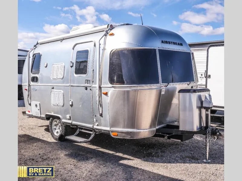 2017 Airstream Flying Cloud 19 - Photo 2