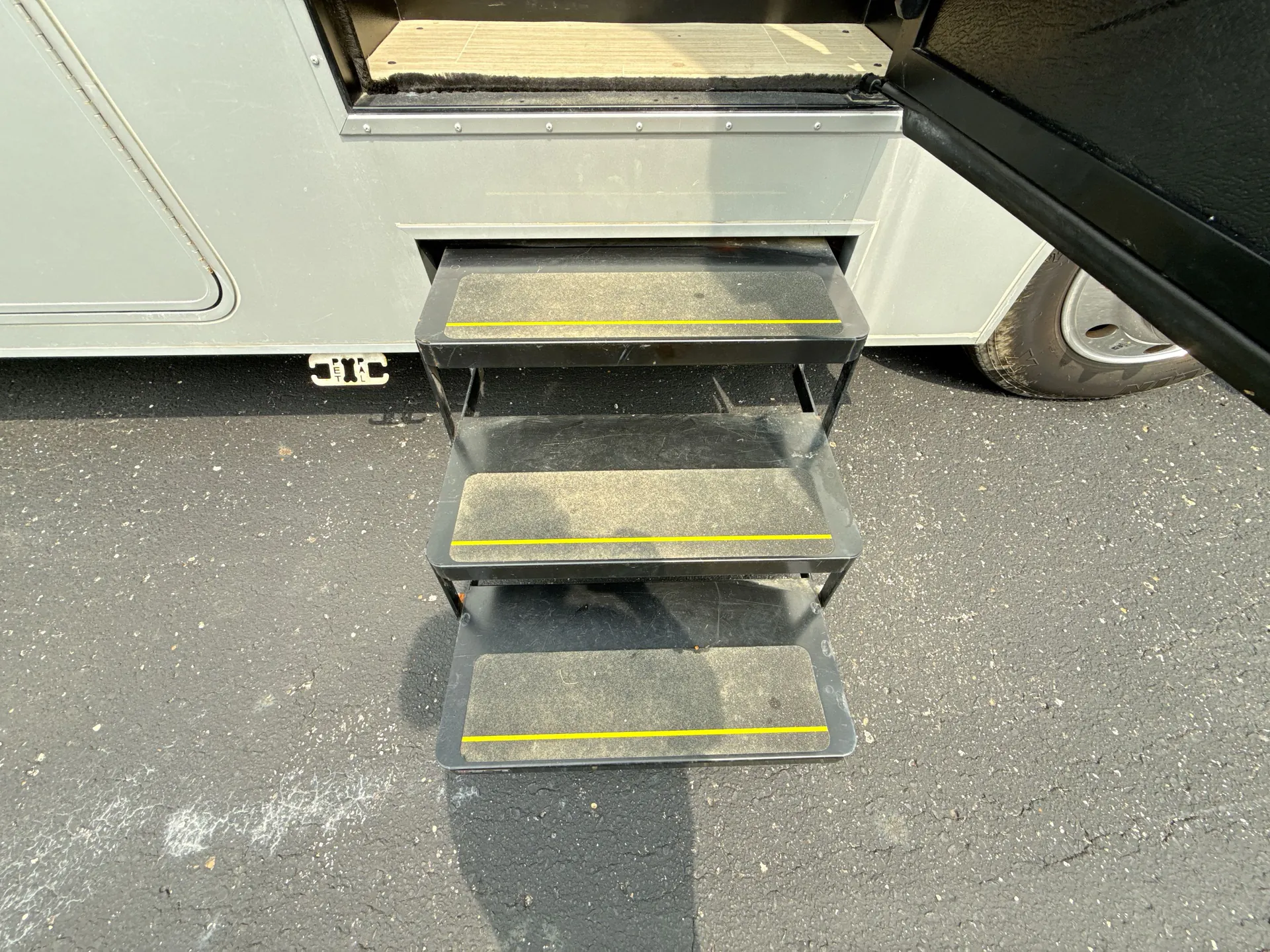 2022 Winnebago Adventurer 35F — living area main