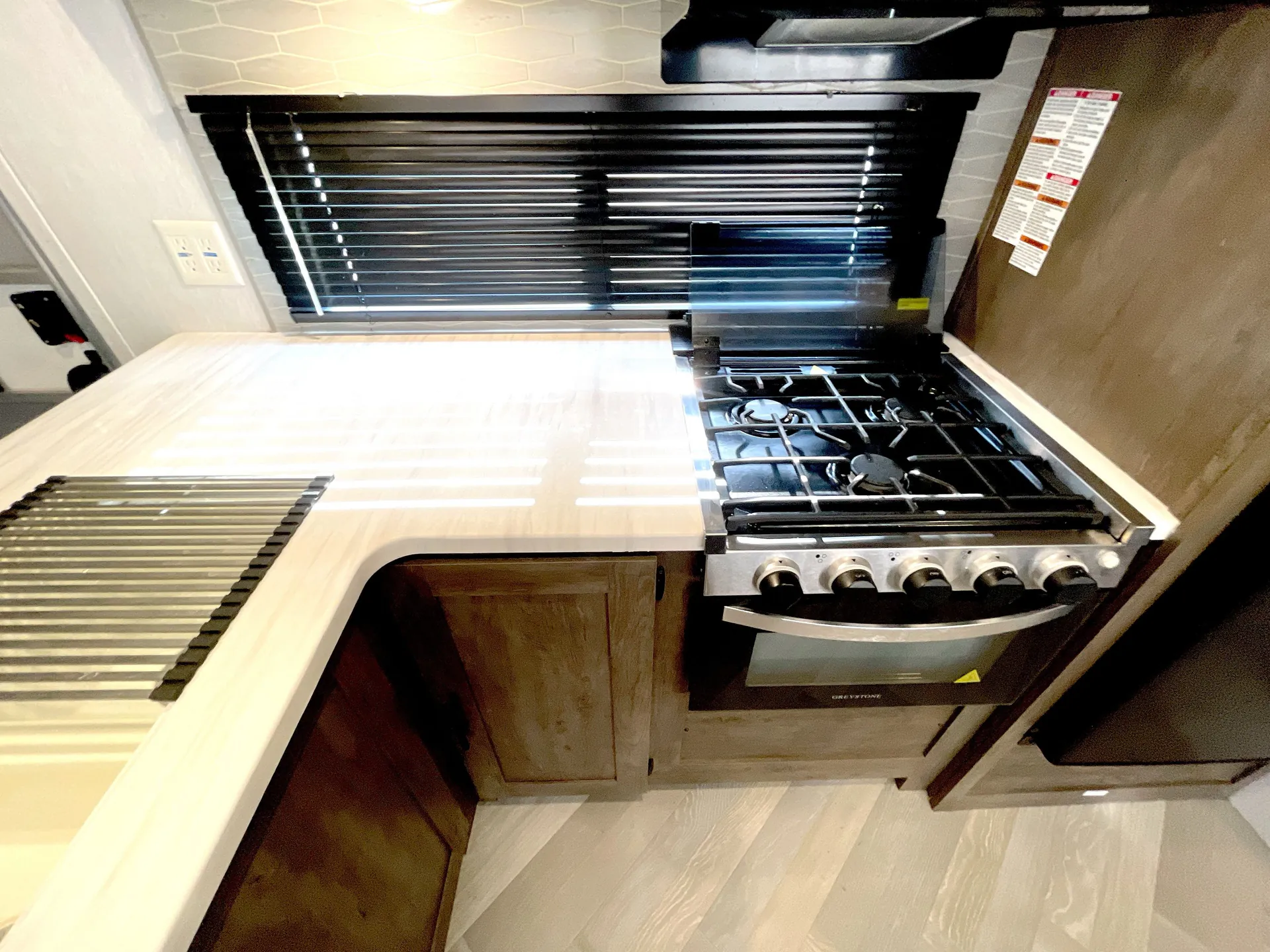 2023 Forest River Wildwood 31KQBTS — stove oven