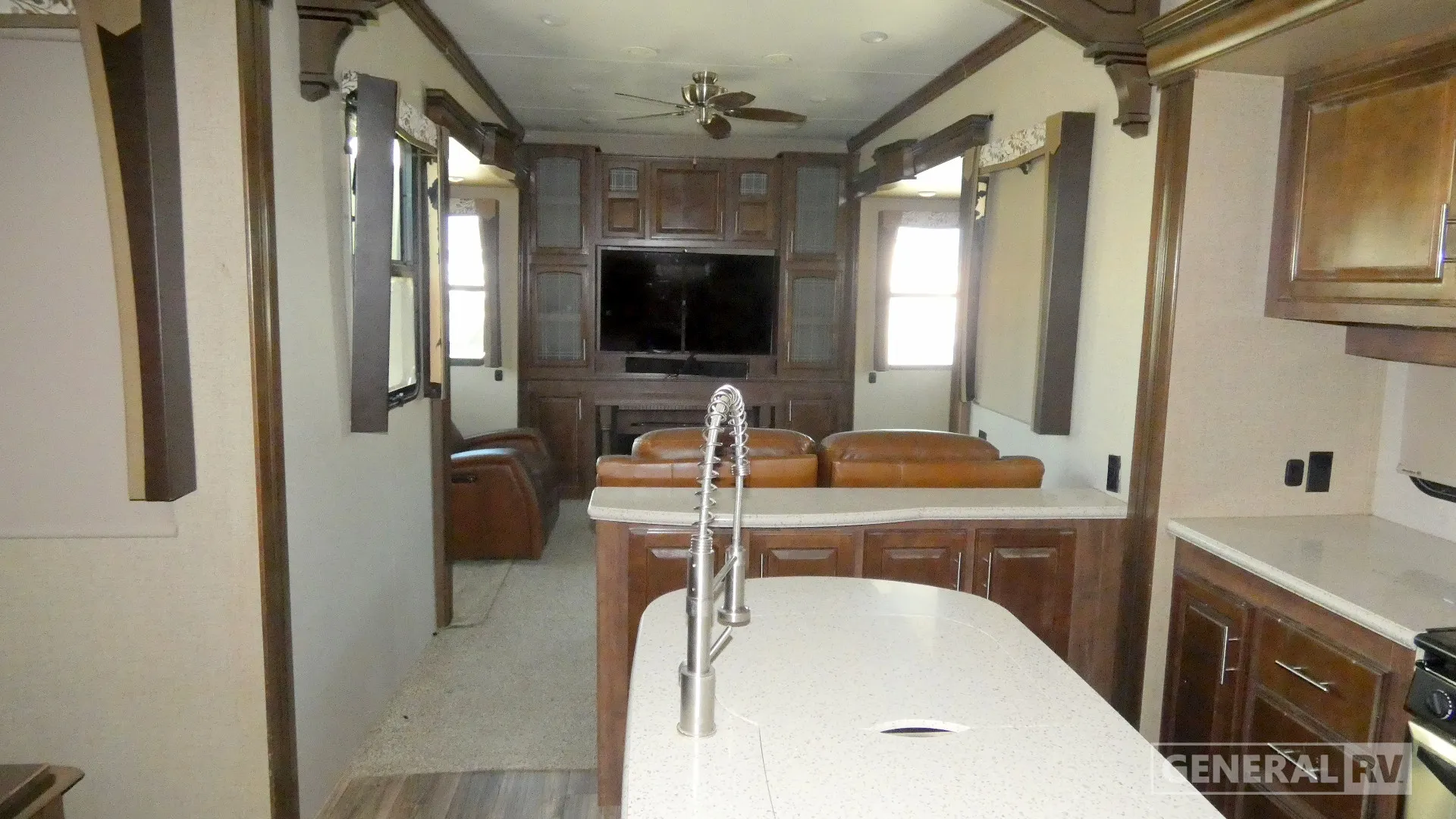 2017 Crossroads RV Cameo 370RD - Photo 3