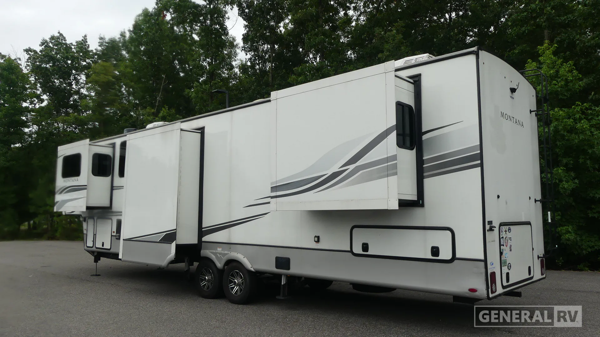 2024 Keystone Montana 3941FO - Photo 4