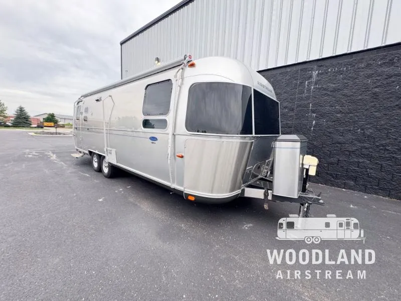 2010 Airstream Classic 27FB - Photo 2