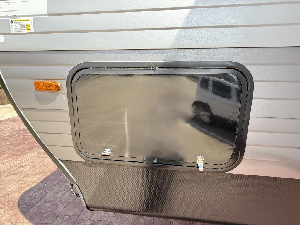 2027 Coachmen Catalina Legacy Edition 343BHTS (2 Queen Beds), Photos photo 69